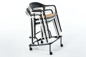 Lagerung und Transport des Nepal mithilfe des Stuhltransportwagens